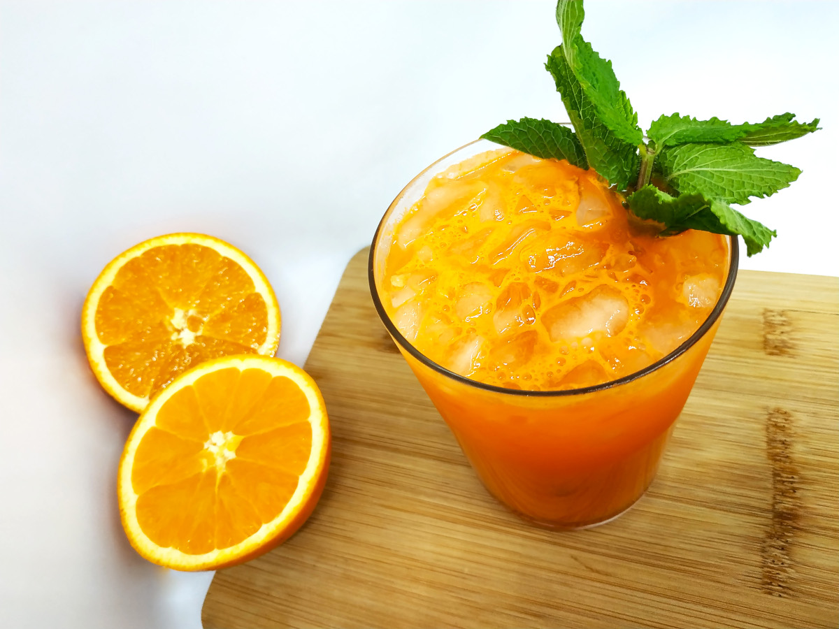 para que sirve tomar jugo de naranja con zanahoria