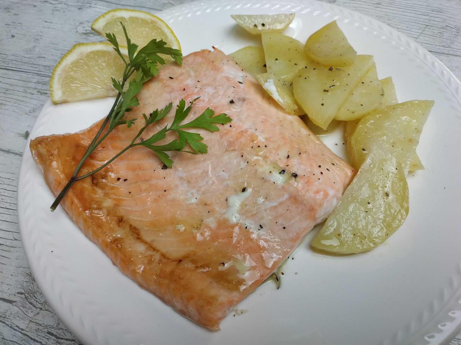 Salmón al horno con limón