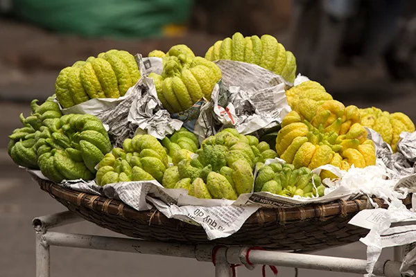 La mano de buda es muy fácil encontrarla en mercados de Tailandia