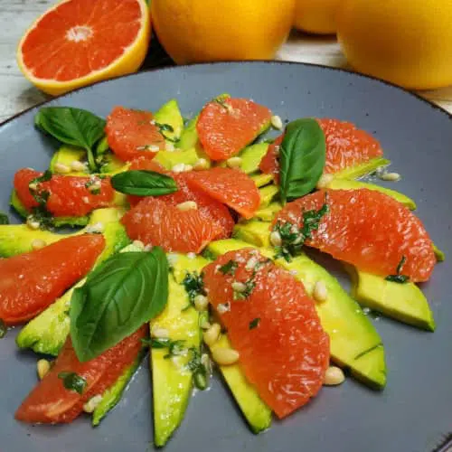 ensalada de pomelo y aguacate