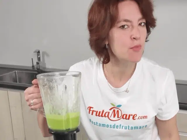 El Batido Verde Vital de Autocuidado con Aguacate y Agua de Coco