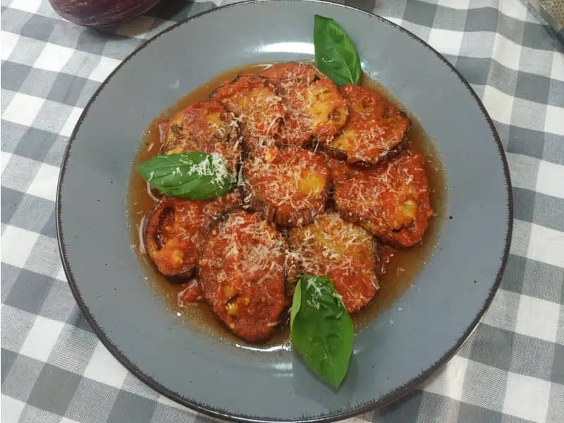 Carpaccio de berenjena con tomate